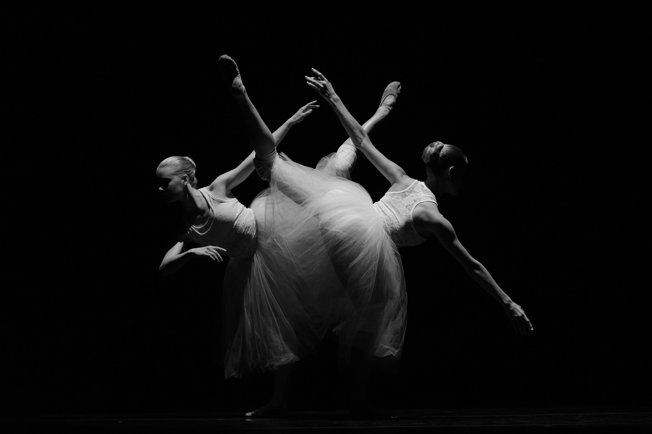 ballet_black_dancer_photography_wp_white_hd-wallpaper-1507057.jpg
